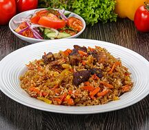 Плов с салатом