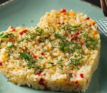 Отварной рис с овощами