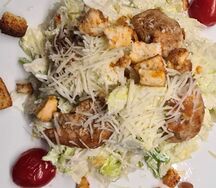 Салат Цезарь с курицей
