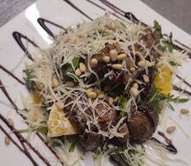 Салат Теплый салат с куриной печеню