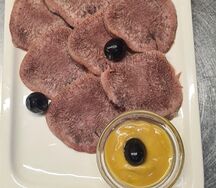 Язык отварной с хреном