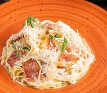 Паста карбонара с беконом