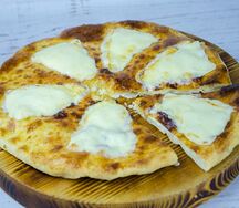 Хачапури королевский с тройным сыром