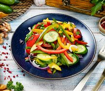 Салат из томатов со свежей зеленью