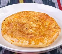 Пирожок с курицей и сыром