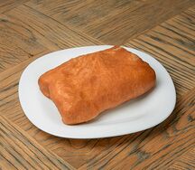 Пирожок с картошкой и сосиской