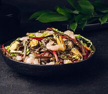 Соба с морепродуктами в устричном соусе