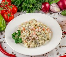 Салат Оливье с ветчиной
