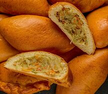 Пирожок с капустой печеный