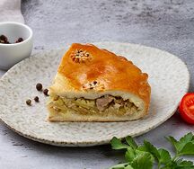 Пирог со свининой, картофелем и луком