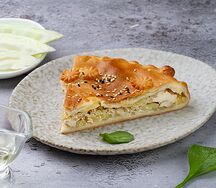 Пирог с курицей, капустой и луком