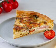 Киш с ветчиной, помидорами и сыром
