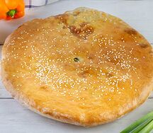 Осетинский с яйцом и зеленым луком