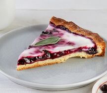 Пирог с черникой и сметаной