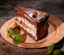 Торт Сникерс