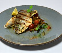 Дорада на подушке из овощной икры