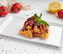 Моцарелла с ягодным соусом