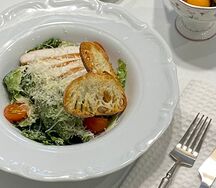 Цезарь с курицей