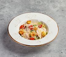 Салат Цезарь с курицей