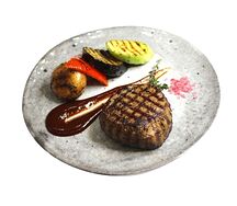 Миньон из говядины с овощами гриль