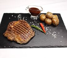 Стейк Рибай с молодым картофелем
