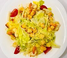 Салат Цезарь с креветками