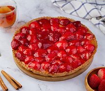 Пирог с творогом и клубникой