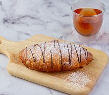 Круассан с шоколадом