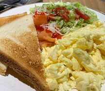 Скрэмбл с лососем