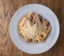 Паста с ветчиной и грибами
