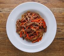 Фунчоза с говядиной и соусом шиитаке
