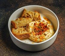 Хумус с орехами и семечками