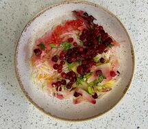 Салат из квашеной капусты с брусникой