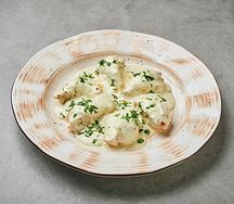 Чкмерули из курицы в сливочном сметанно-чесночном соусе
