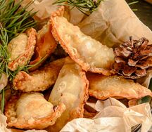 Чебуреки с рубленой дикой олениной