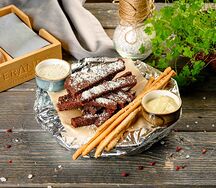 Домашние гренки из черного хлеба с чесноком и сыром