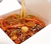Лапша стеклянная с курицей и ананасами