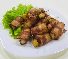 Куриные рулетики в беконе