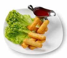 Сырные кнедлики с ягодным соусом