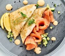 С малосольной семгой и творожным сыром