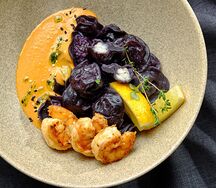 Черные пельмени с судаком и креветками