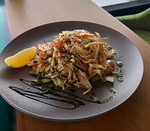 Белковый салат с кальмарами и адыгейским сыром