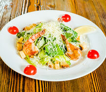 Салат Цезарь с креветками