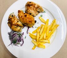 Шашлык из филе индейки и картофель фри