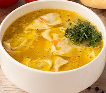 Пельмени с бульоном