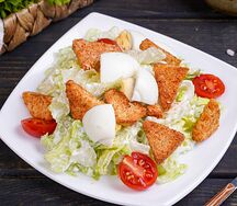 Салат Цезарь с курицей