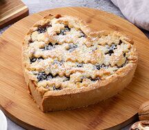 Пирог с черносливом и грецким орехом