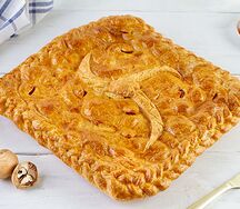 Пирог с курагой и грецким орехом