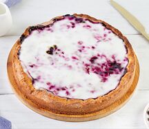 Пирог со смородиной и сметаной