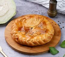 Пирог с курицей, капустой и луком